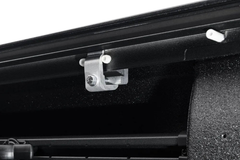 RetraxONE MX Manual Retractable Tonneau Cover | Chevrolet / Ford / Isuzu / Mazda / Nissan / Ram / Toyota / Volkswagen