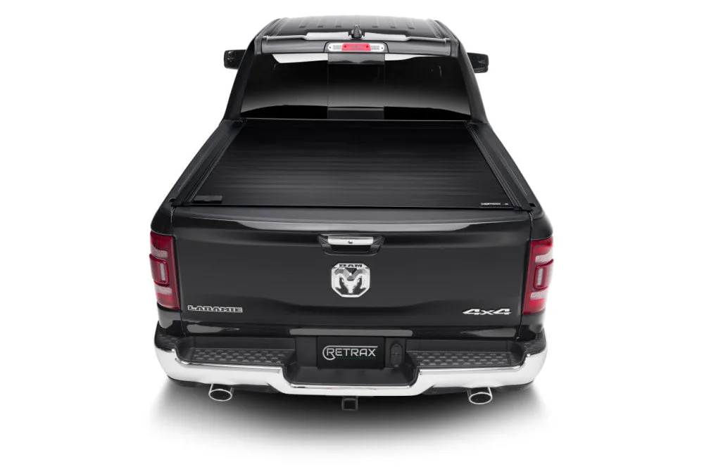 RetraxONE MX Manual Retractable Tonneau Cover | Chevrolet / Ford / Isuzu / Mazda / Nissan / Ram / Toyota / Volkswagen